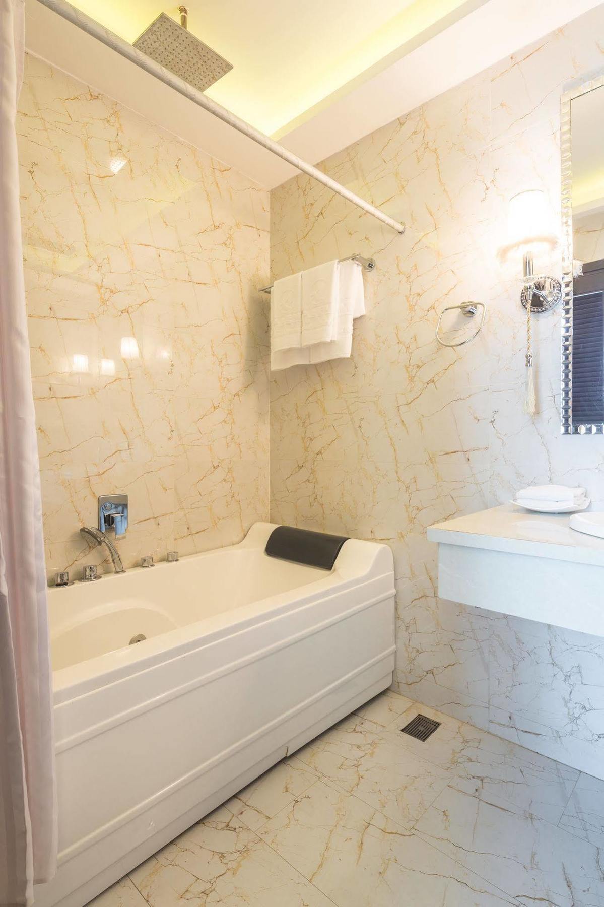 A&Em Hai Ba Trung Hotel Thành Pho Ho Chí Minh Esterno foto